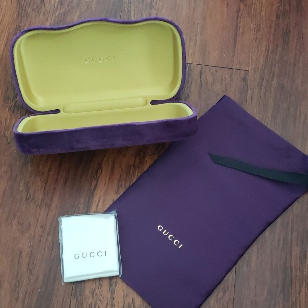 Gucci Elegant Purple Chic Feminine Sturdy Velvet Sunglasses Case - Picture 2 of 4